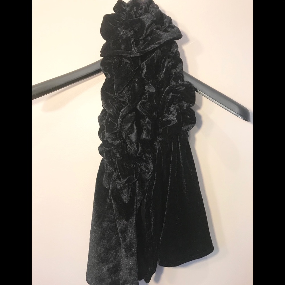 New black velvet ruffle scarf NWOT